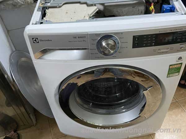 Thợ sửa và vệ sinh máy giặt electrolux tại nhà chuyên nghiệp biên hoà đồng nai